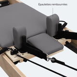 Épaulettes rembourrées en tissu gris foncé avec coutures apparentes, plateforme centrale, sangles et boucles, modèle reformer