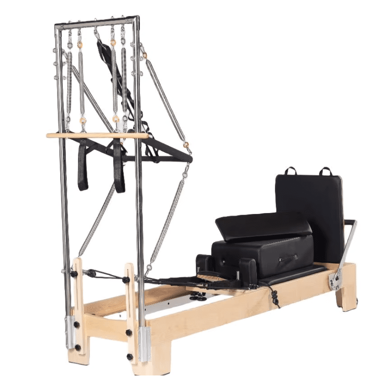 Reformer Pilates position complète dossier incliné système poulies vue trois-quarts avant sans personne